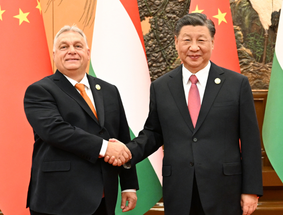Orbán je v Číně a buduje obchodní spolupráci
