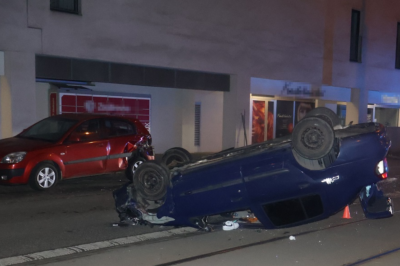 Zfetovaný nezletilec se zákazem řízení a v pátrání boural