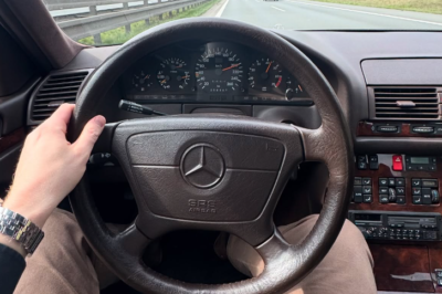 Němec s Porsche byl na dálnici rychlejší než Turek v Mercedesu